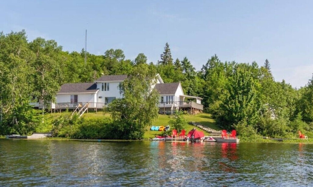 Golden Valley House | Jack's Lake Retreat - Perfect for multi-families!