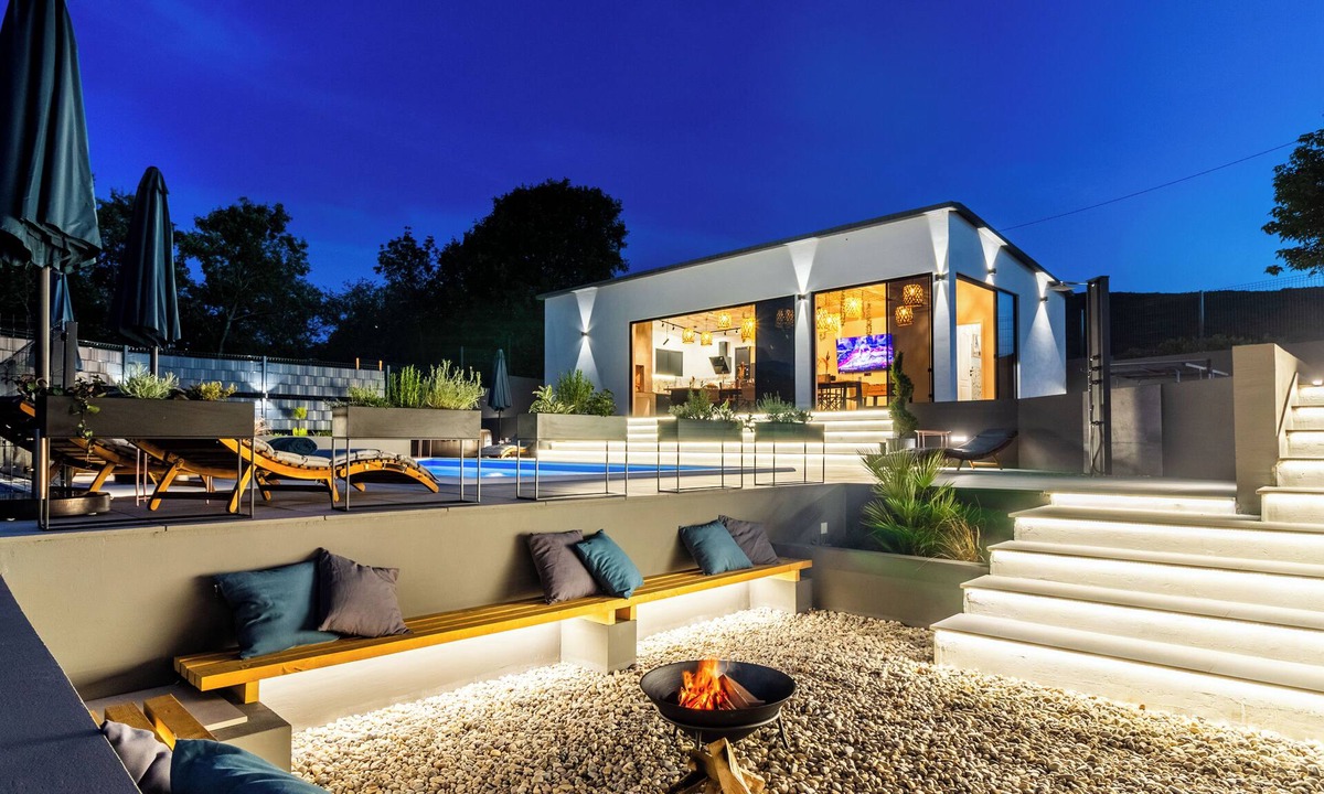Lovrec Villa | Jackal Holiday House with heated pool and a jacuzzi