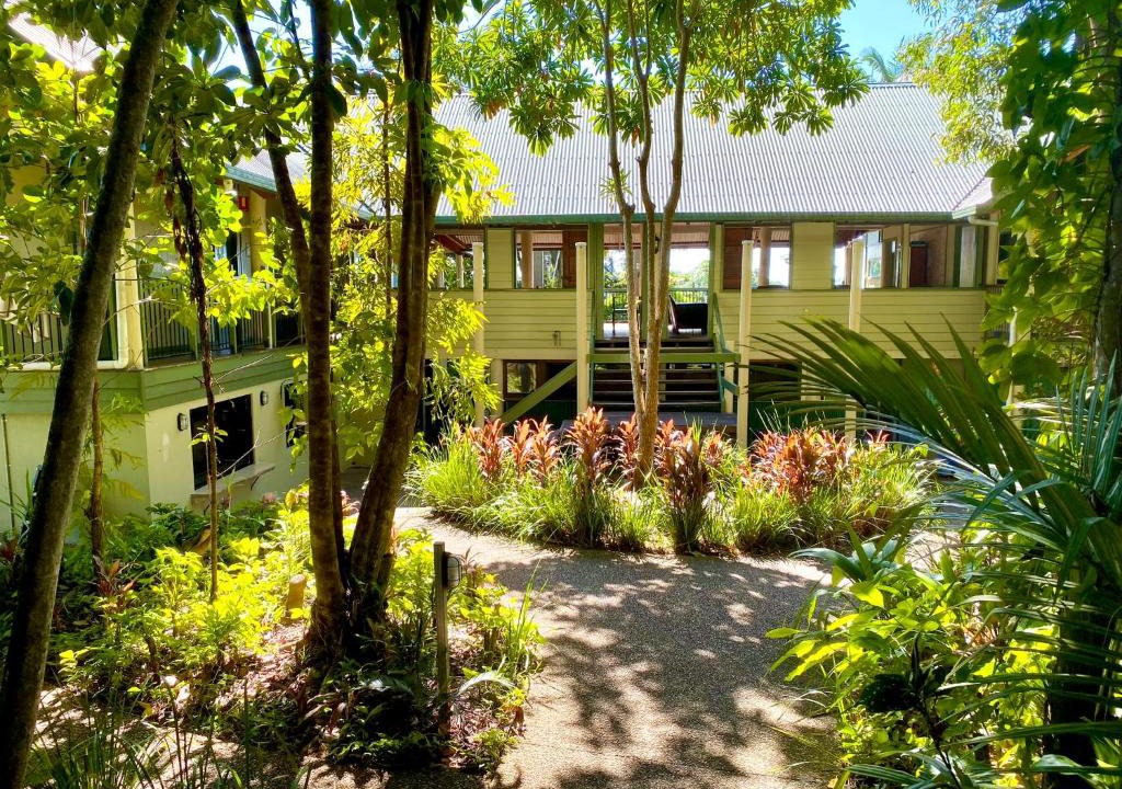 Bingil Bay Hostel | Jackaroo Treehouse Rainforest Retreat