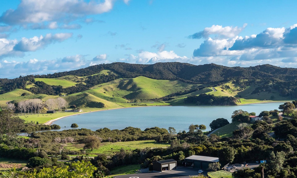 Russell House | JACKS BACH romantic getaway!