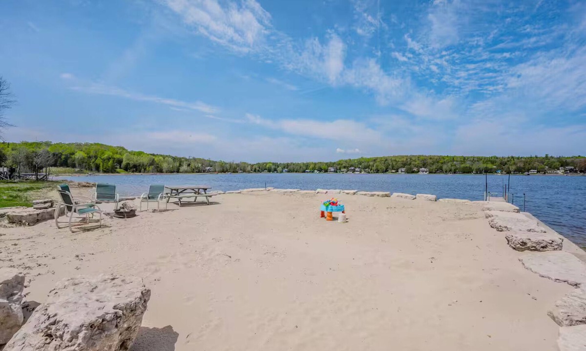Lion's Head House | Jacks Lakeside Retreat with Hot Tub & Dock in Barrow Bay