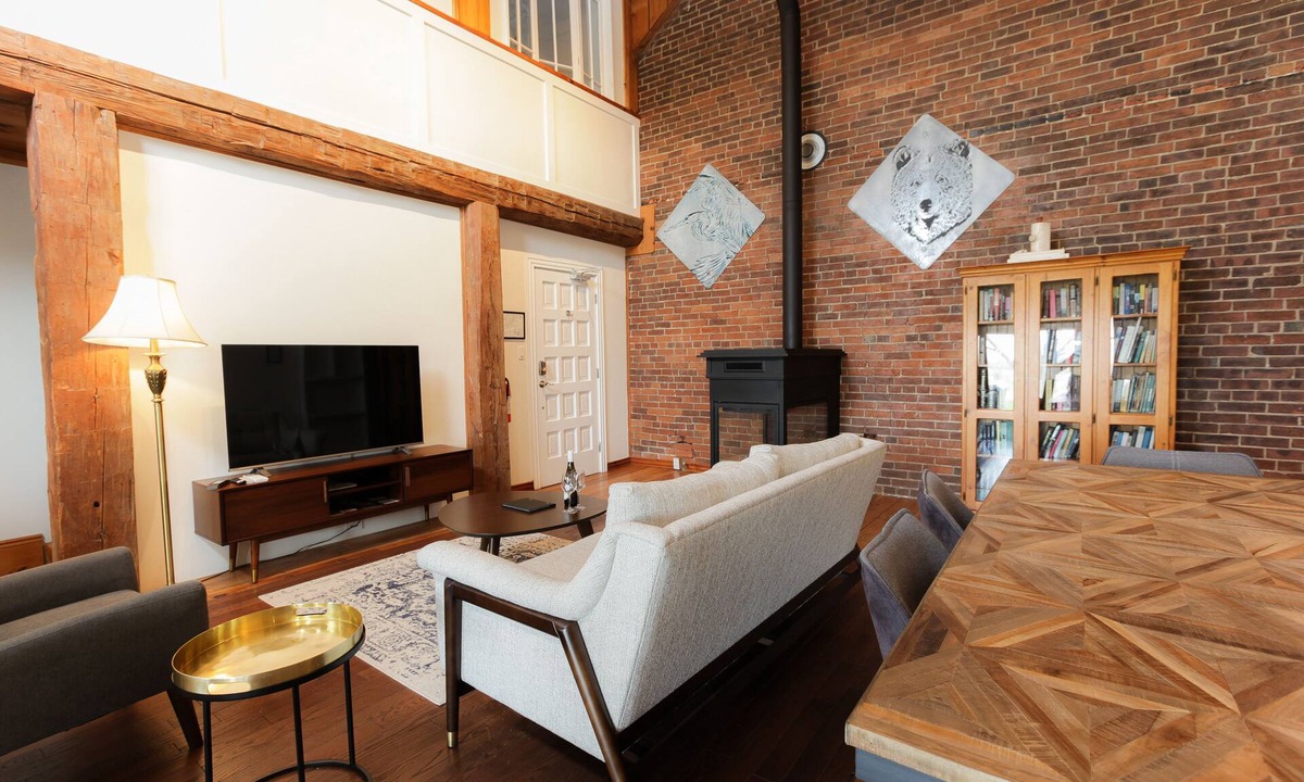 Prince Edward Hotel | Jackson's Falls Country Inn