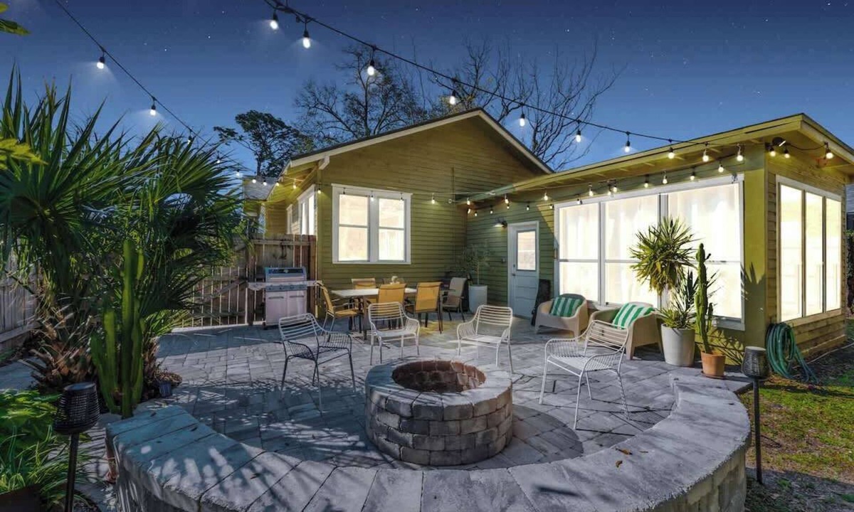 Fairfax House | "Jacksonville Gem: Stylish Home Tropical Backyard