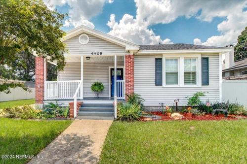Fairfax House | Jacksonville Hideaway Modern Unit