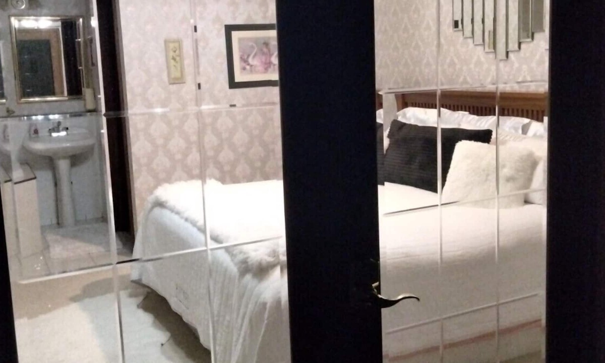 Duluth Bed & Breakfast | Jacuzzi King Bed Lake Superior View