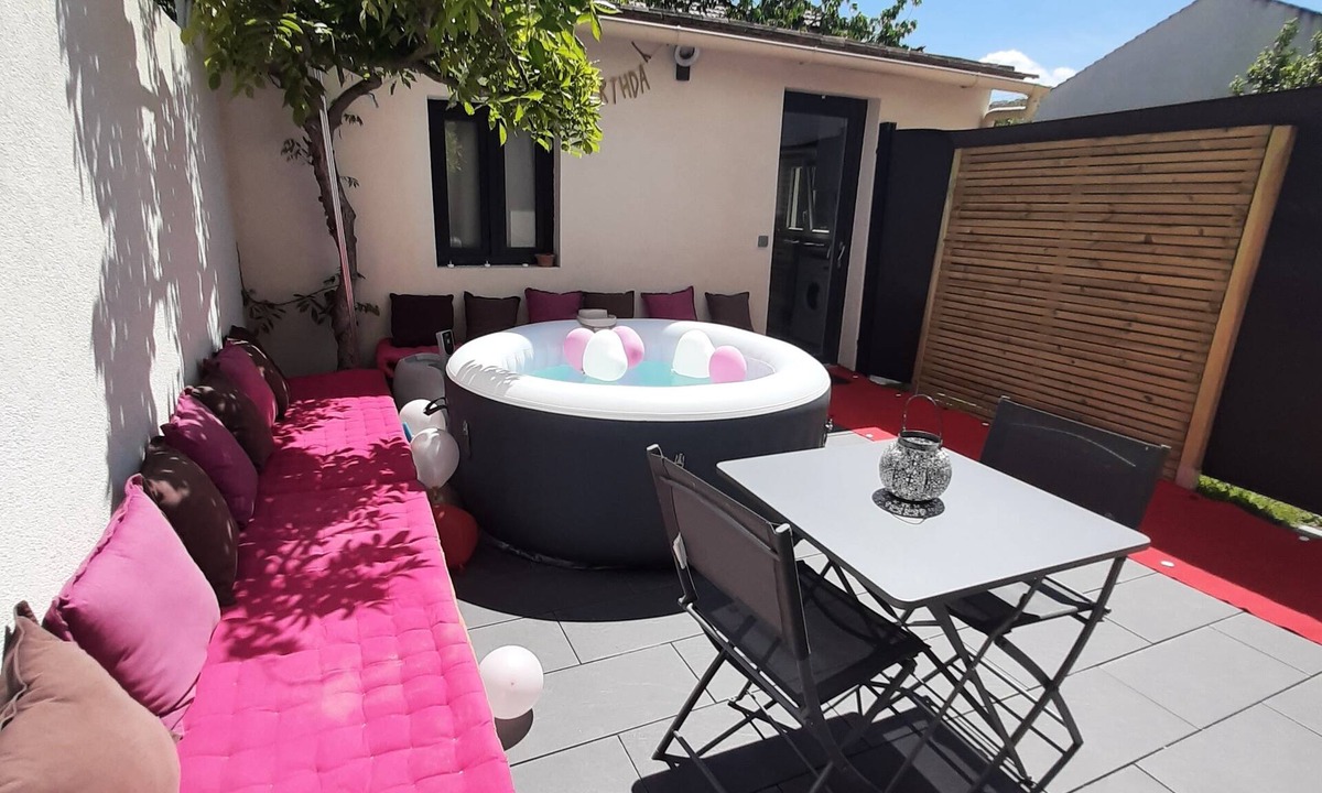 Argenteuil Apartment | ♥️JACUZZI PRIVATIF (love room, whole apartment, terrace)♥️ NETFLIX