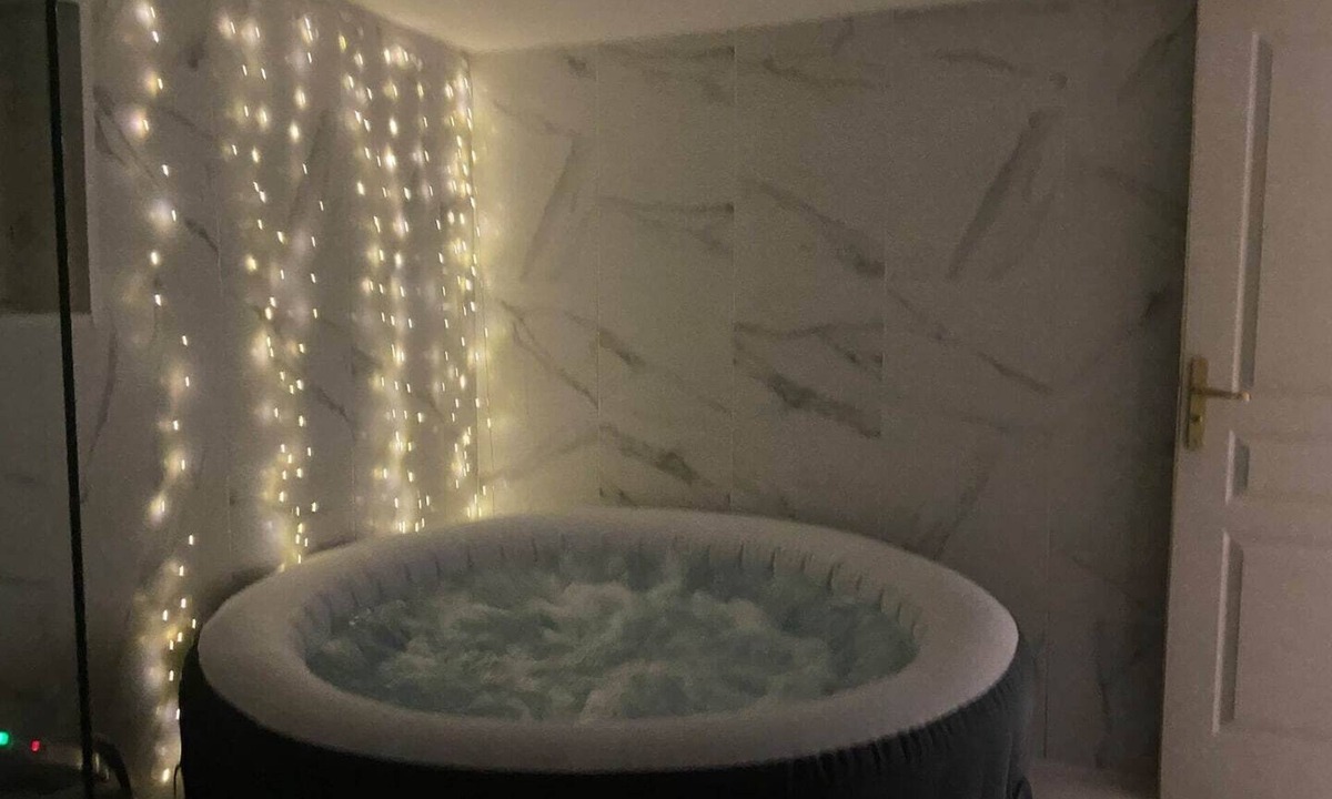 Bonnieres-sur-Seine Apartment | Jacuzzi, Romantisme et Relax