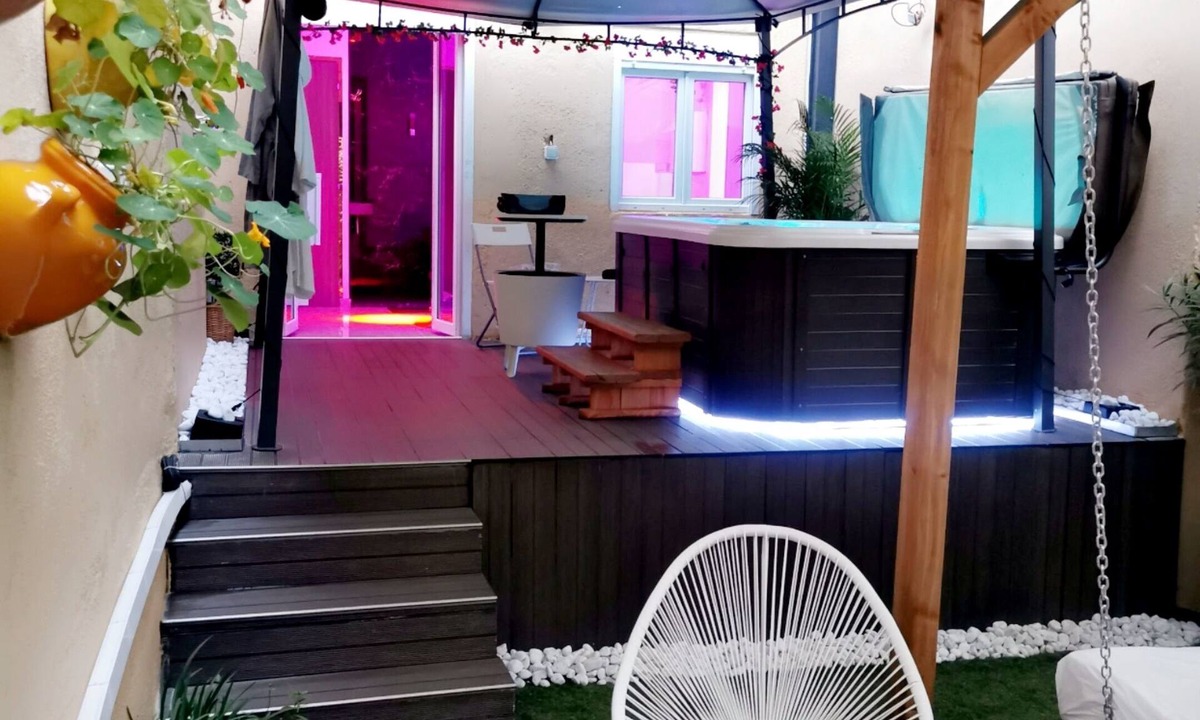 Charpennes - Charmettes Apartment | Jacuzzi studio in Lyon Villeurbanne