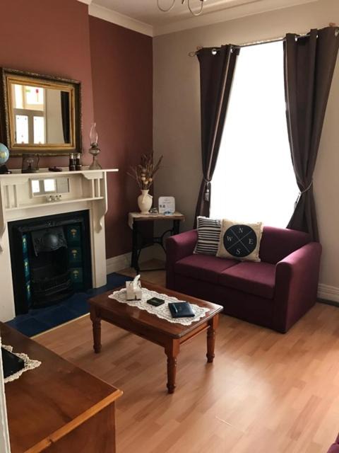 Broken Hill House | Jadan Cottages