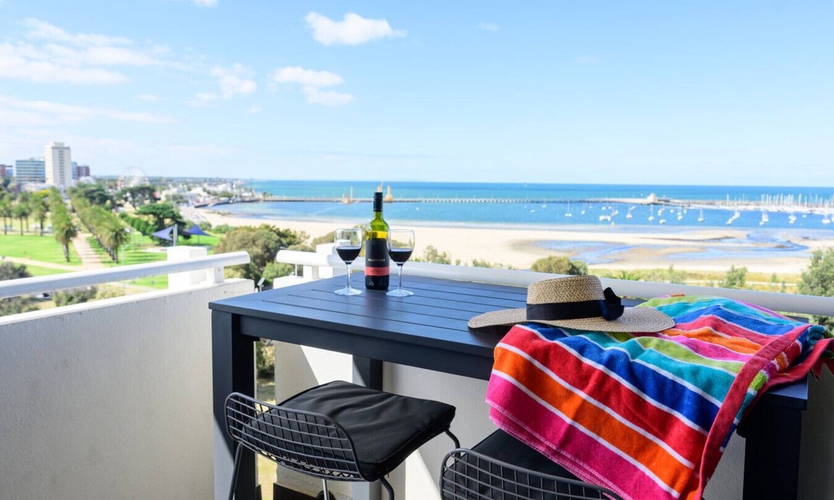 St Kilda West Apartment | Jade St Kilda Beach Side Uninterrupted Views