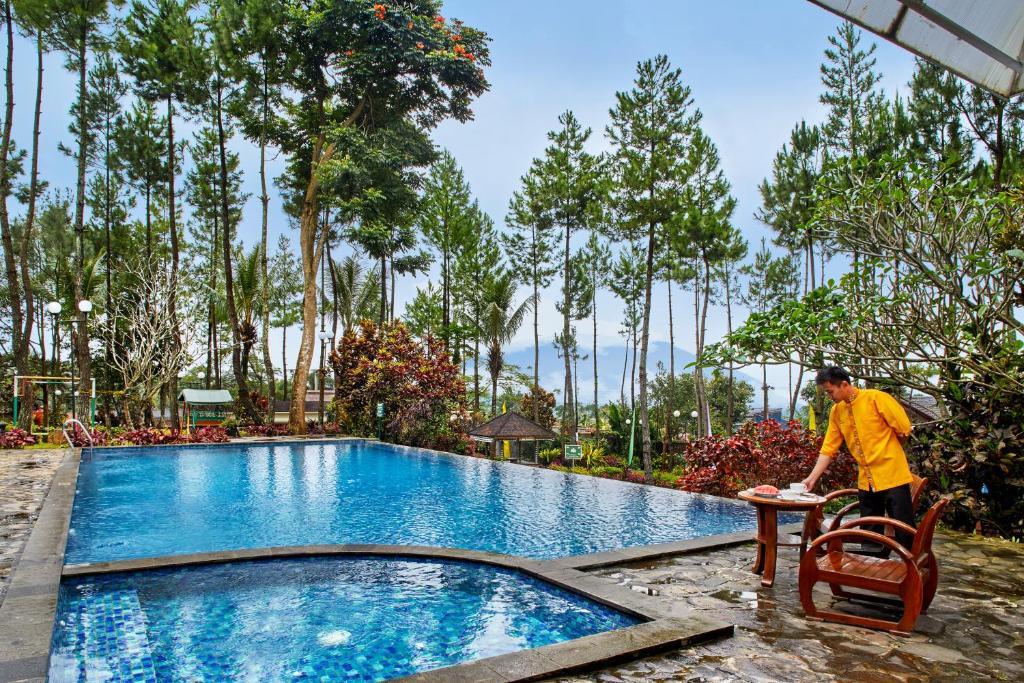 Jambu Luwuk Resort | Jambuluwuk Convention Hall & Resort Puncak