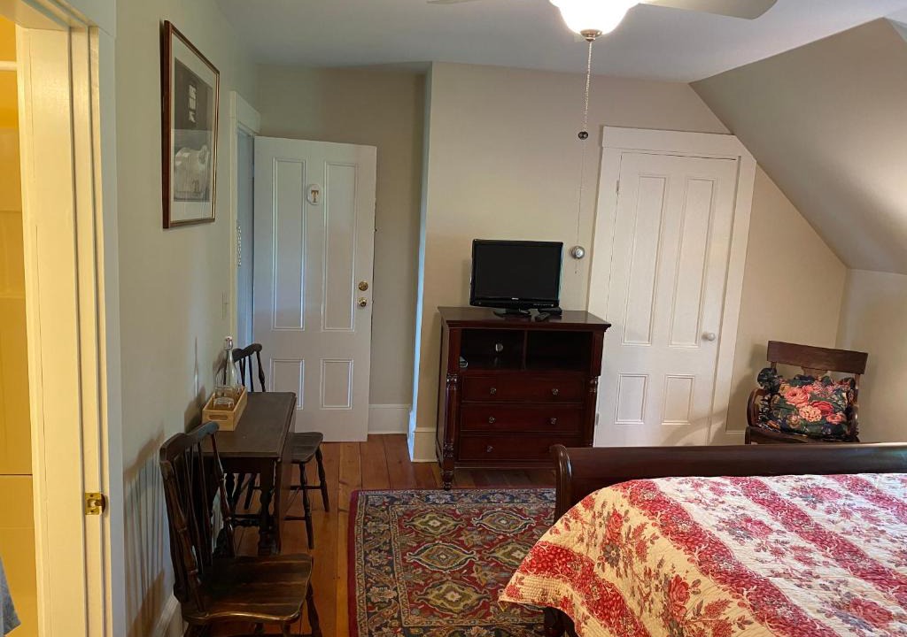 Freeport Bed & Breakfast | James Place Inn Bed and Breakfast