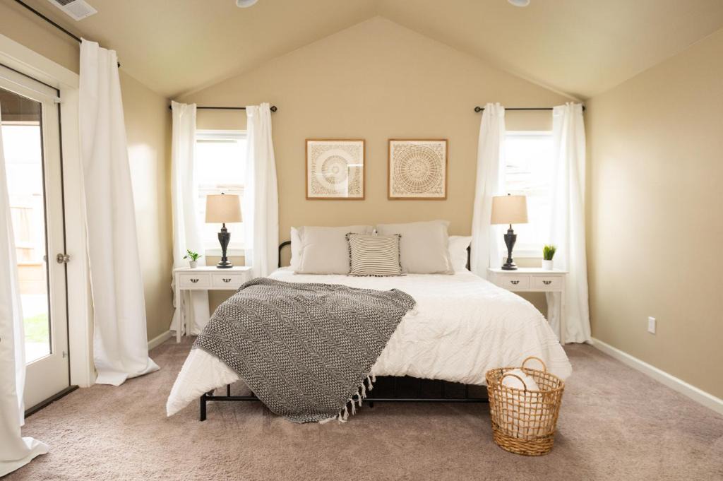 Larkspur House | Jameson's Place