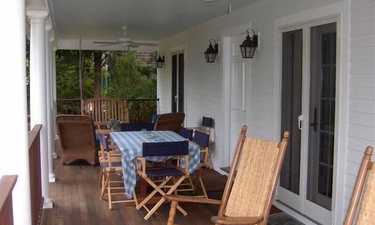 Jamestown House | Jamestown for beach, golf and sailing