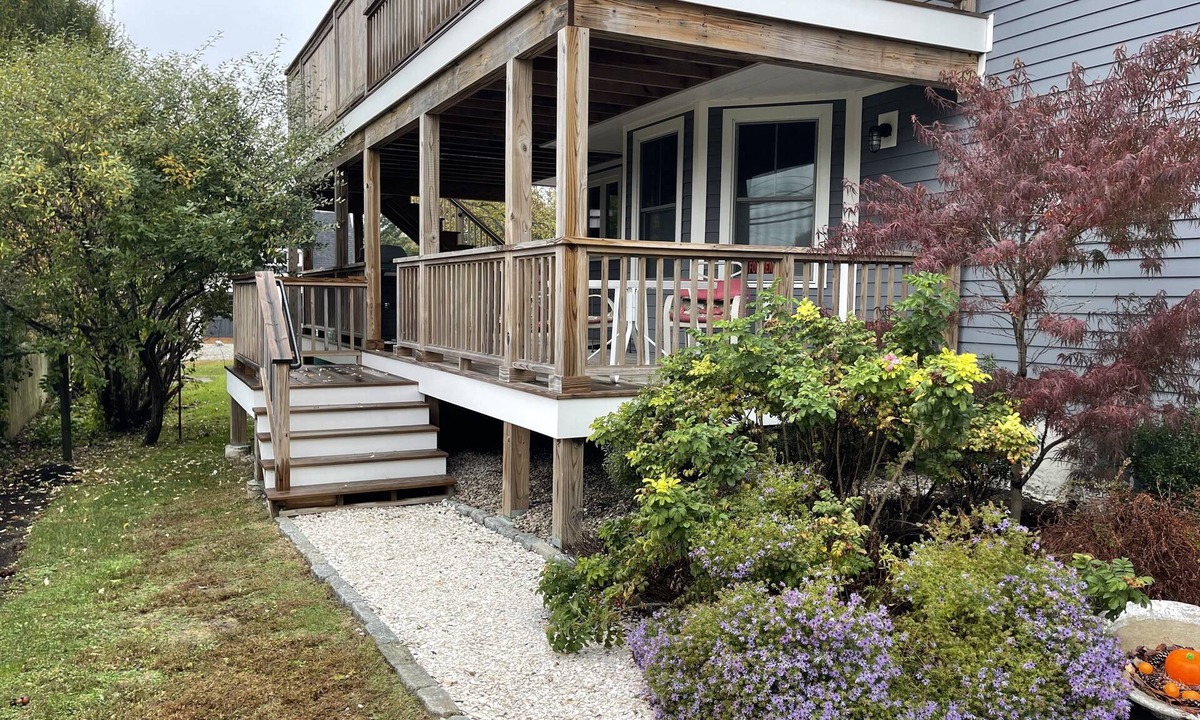 Jamestown Apartment | Jamestown In-Town Apartment Unit B -