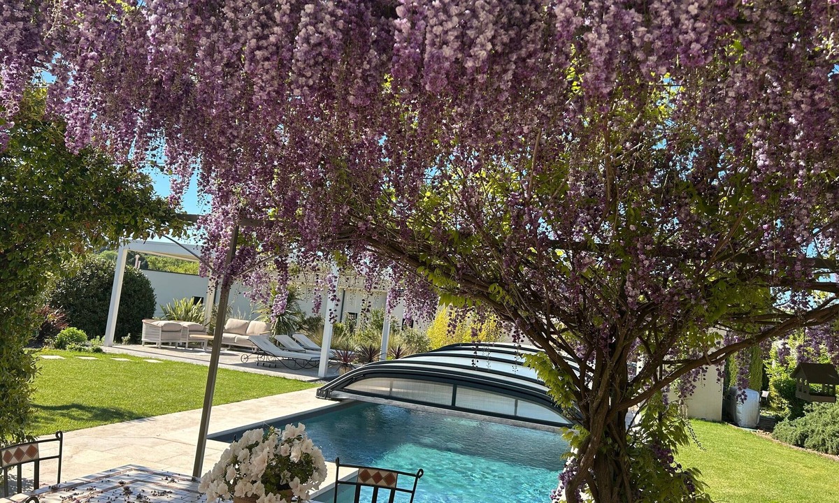 Fontareches Apartment | “Jamin” Room with Private Terrace, Wi-Fi, and Air Conditioning