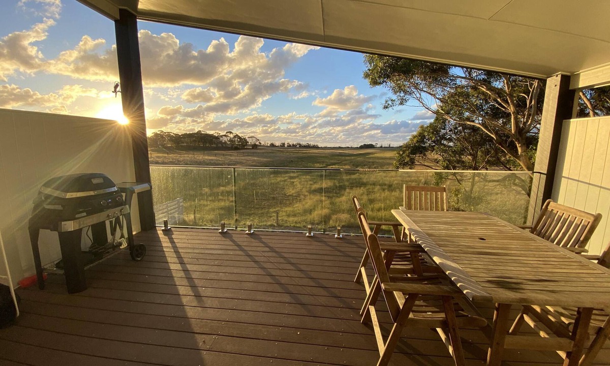 Walkerville House | Jandi - King Beds - Starlink - EV Charger