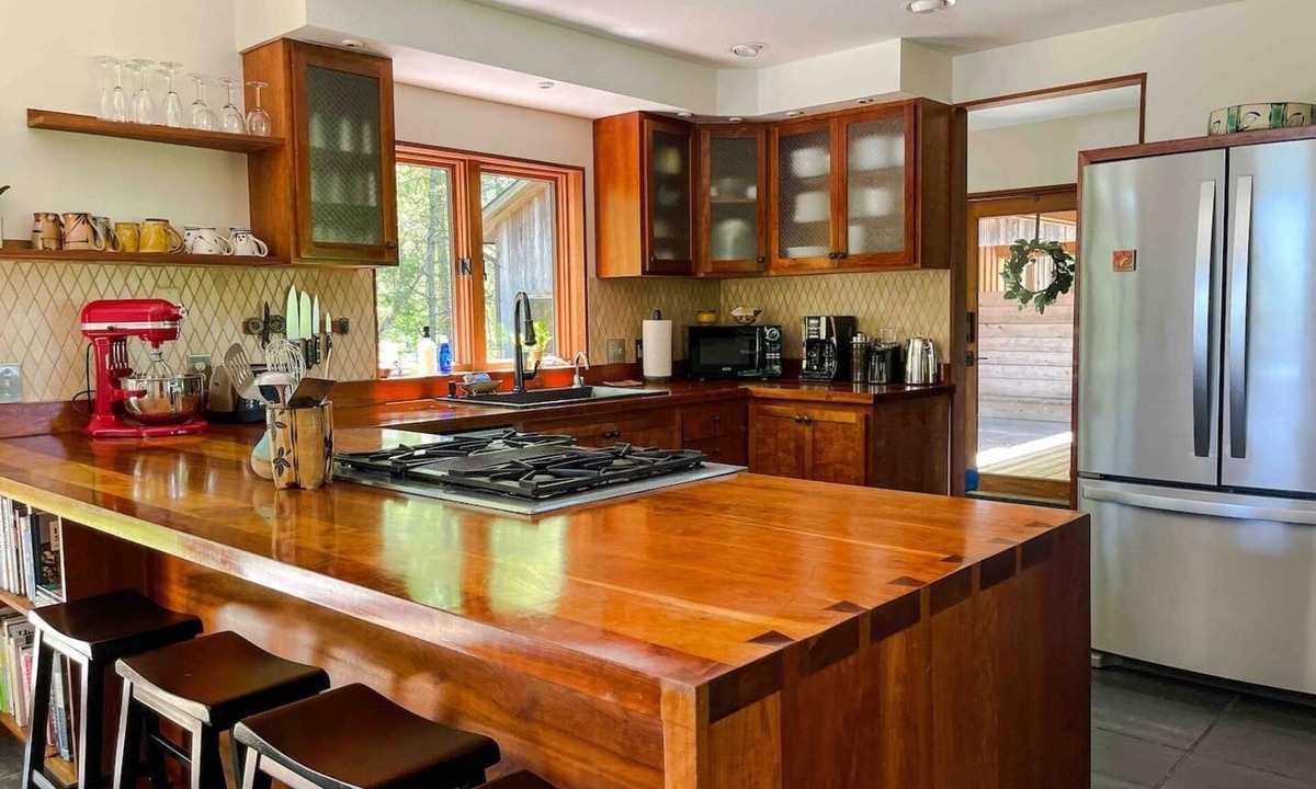 Bakersville Cabin | Japanese Tub. 2-Sided Fireplace. Chef Kitchen. Fast WIFI. Herb Garden
