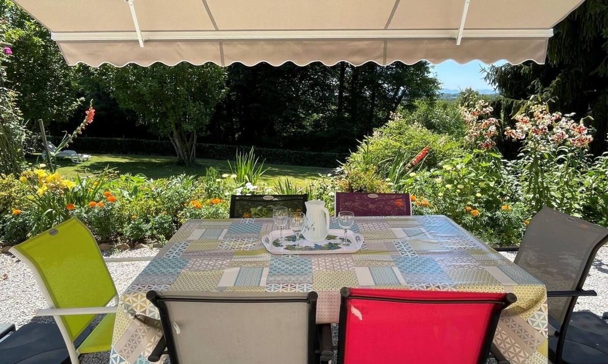 Sus House | JARDIN FLEURI - SUS - Gîte