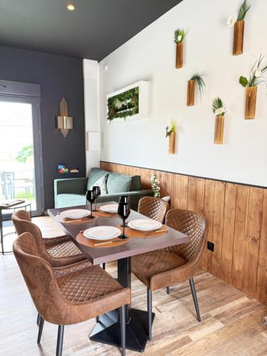 Groffliers House | Jardin Secret