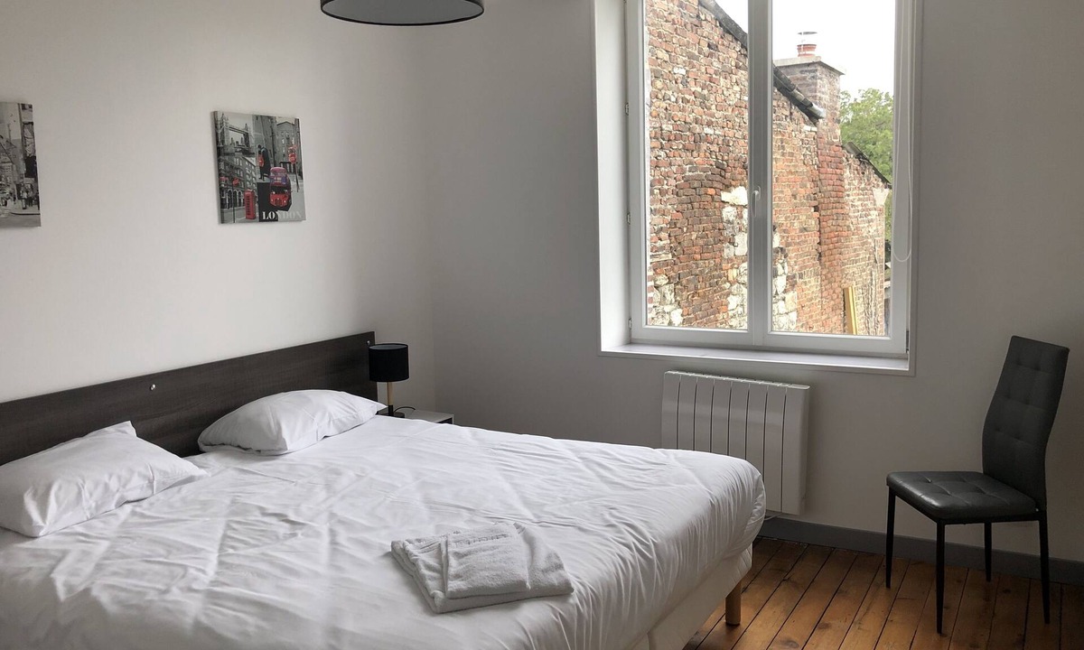 Givet Apartment | Jardin sur Cour
