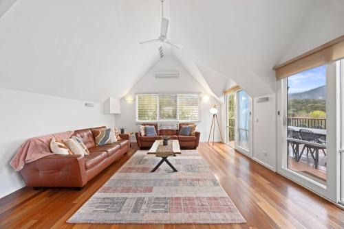Merrijig House | Jarrah Lodge - Sleeps 10 - Merrijig