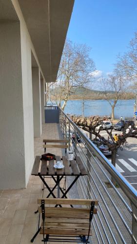 Banyoles Apartment | JASALPI único apartamento delante del Lago de Banyoles