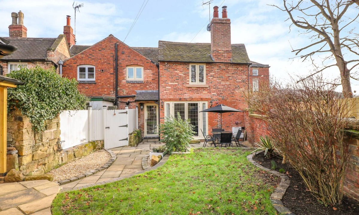 Duffield Cottage | JASMINE COTTAGE, pet friendly, with open fire in Duffield