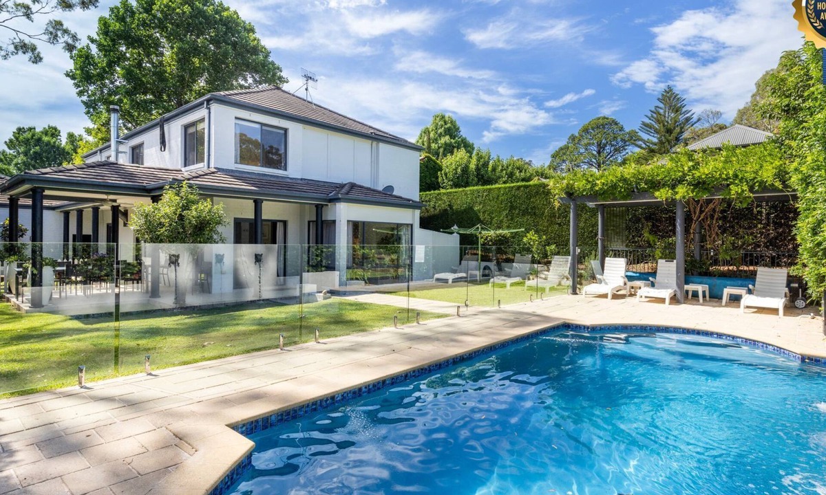 Berry House | Jasmine House - Pet Friendly with Swimming Pool