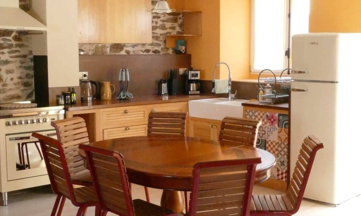 Bagneres-de-Luchon Apartment | Jasmine, pretty hat, summer pasture