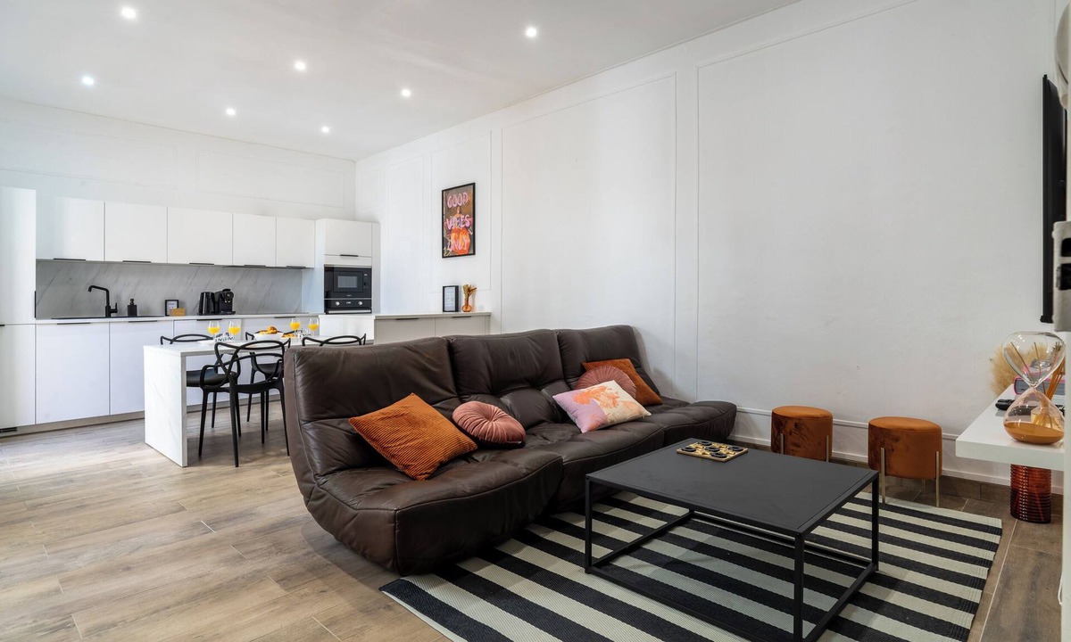 Beziers City Centre Apartment | Jaspe Flat, T4 de Charme Avec Exterieur
