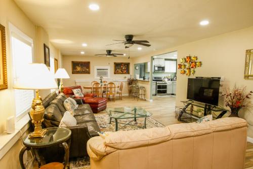 Jasper House | Jasper Sunshine Getaway