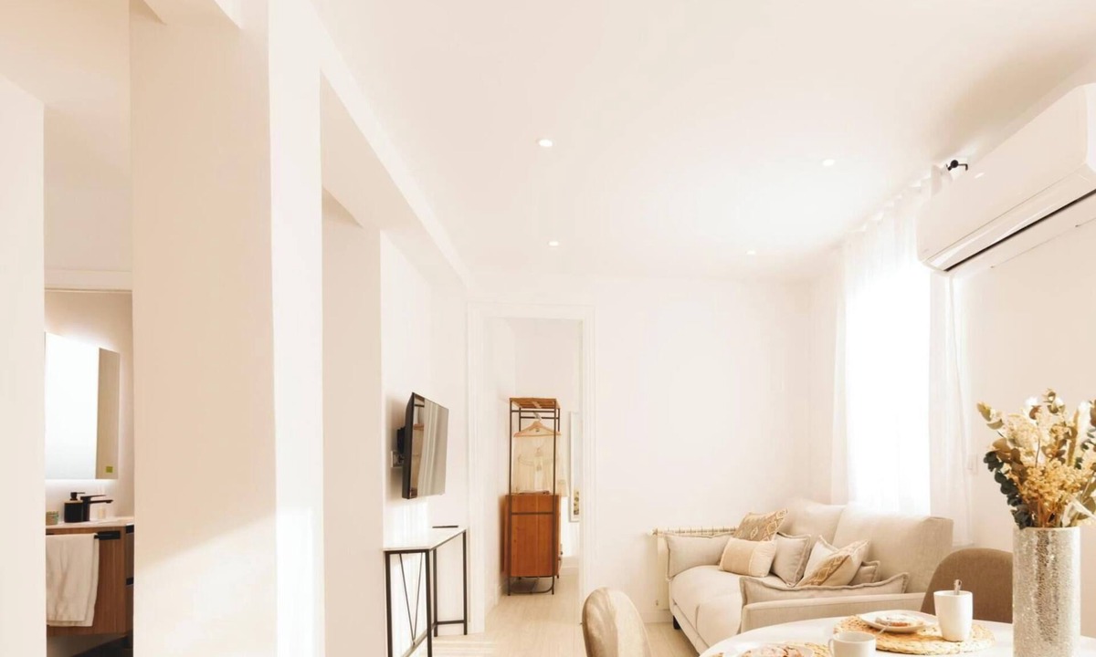 Eixample Apartment | Jaume I Penthouse - Holiday Apartment in Girona | Bravissimo