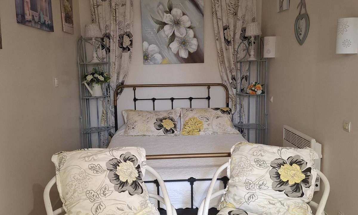 Saint-Lyphard Bed & Breakfast | Jaune Campagnarde Guest Room with Shared Terrace, Garden, and Wi-Fi