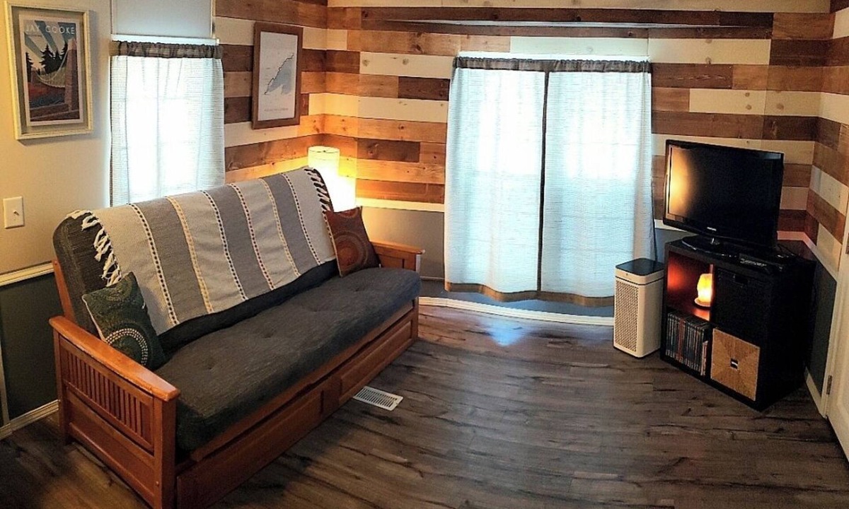 Esko Cottage | Jay Cooke Cottage: Park like yard with firepit, close to state park,dogs welcome