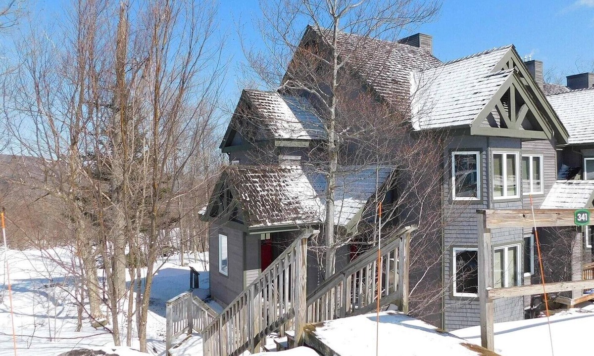 North Troy House | Jay Peak 2BR/2BA Ski-in/Ski-Out V341