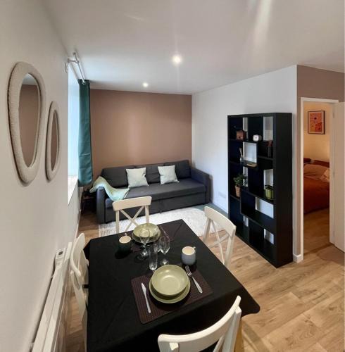 Saint-Jean-sur-Vilaine Apartment | Jean Vilain