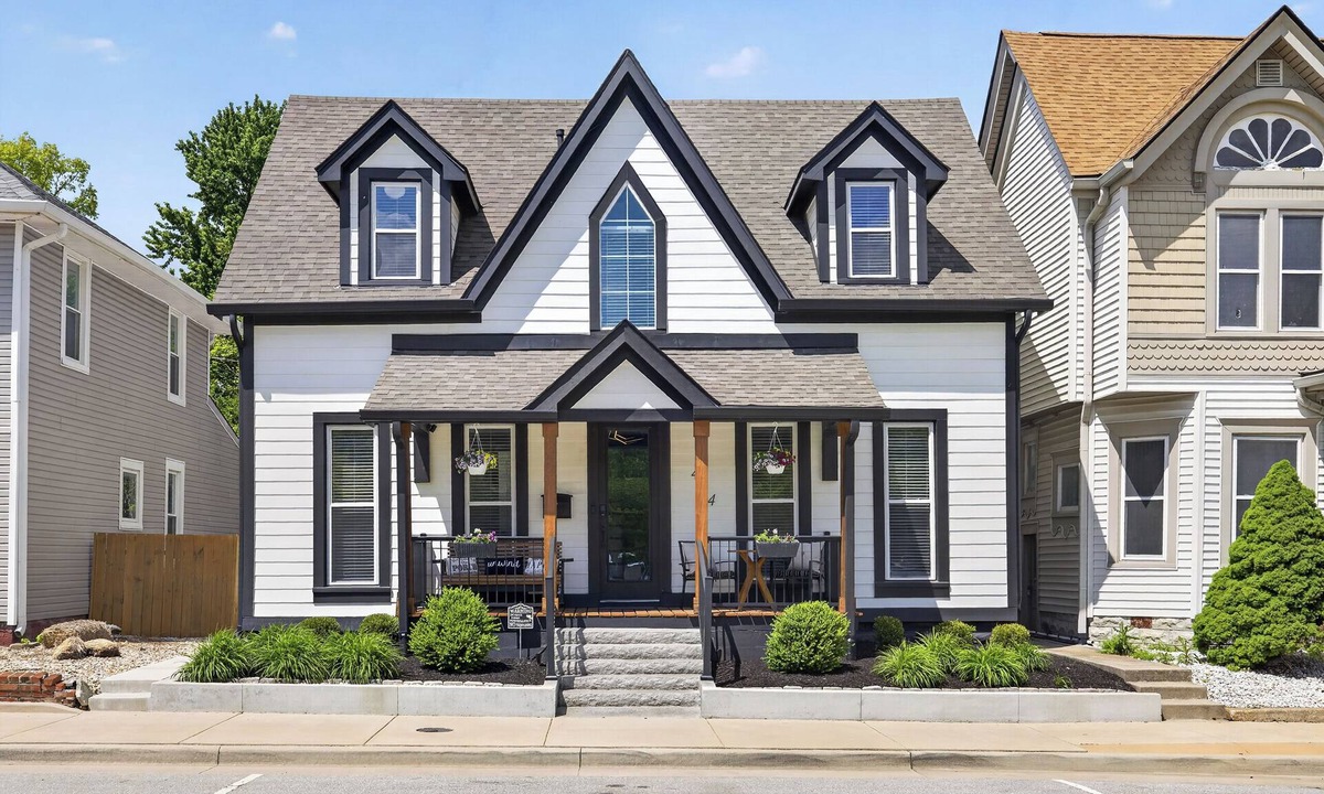 Franklin House | Jeff St Downtown Franklin Retreat - walk anywhere!