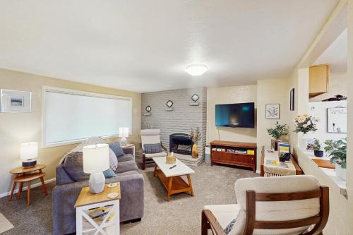 Friendly House | Jefferson Jolly