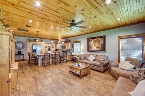 Jefferson House | Jefferson Vacation Rental with Golf Cart!