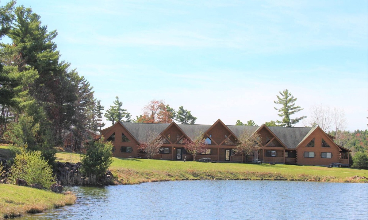 Warrens Cabin | Jellystone Lodge