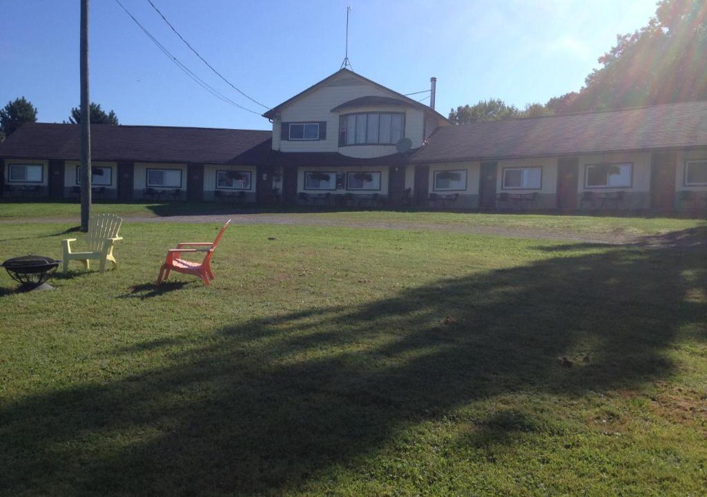 Jemseg Hotel | Jemseg Lakeview Motel