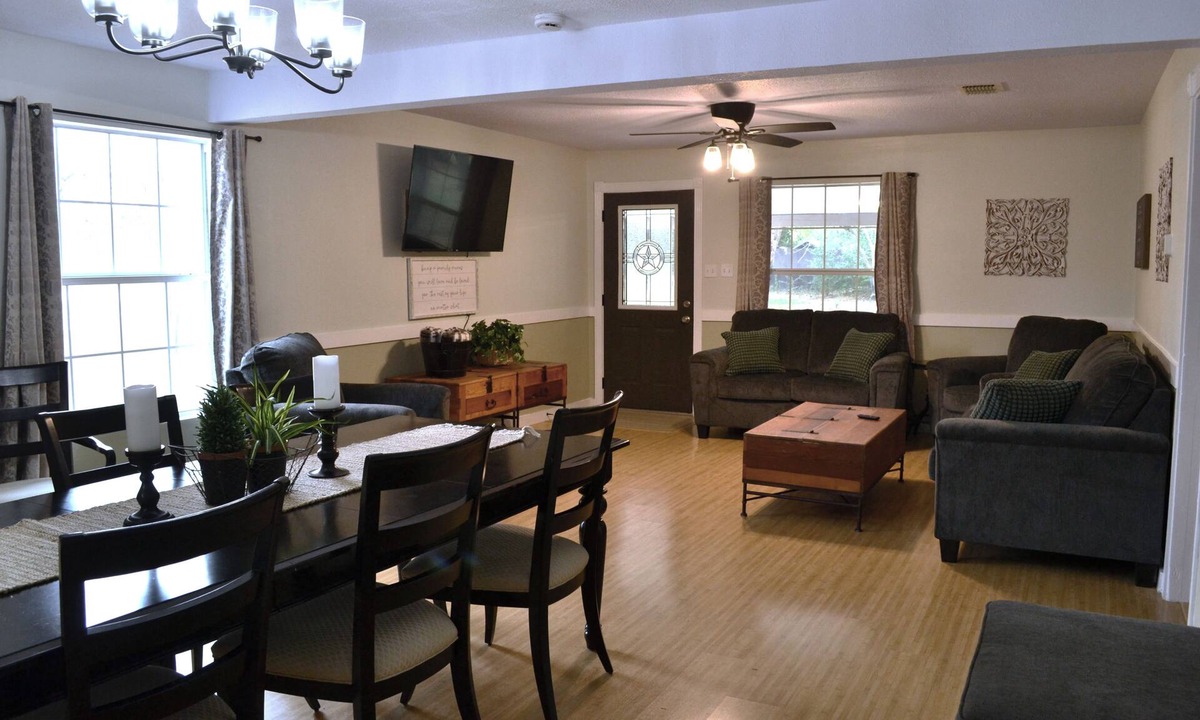 Leon Junction House | Jenkfarm GetawaynYour Home Away from Homenlocated in central Texas