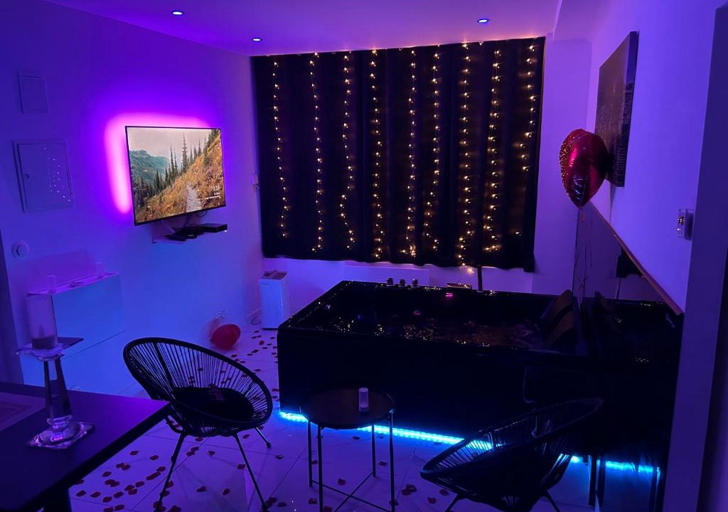 Montereau-Fault-Yonne Apartment | Jennah Spa