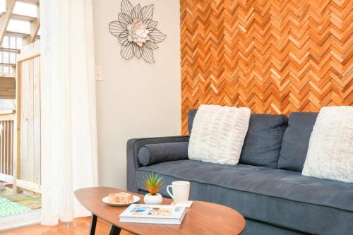 Federal Hill Apartment | Jennifer's Chic Downtown City Views Private Deck