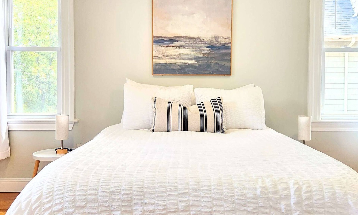 College Hill Apartment | Jennifer's Cozy Apt Brown U Athletic Field Views
