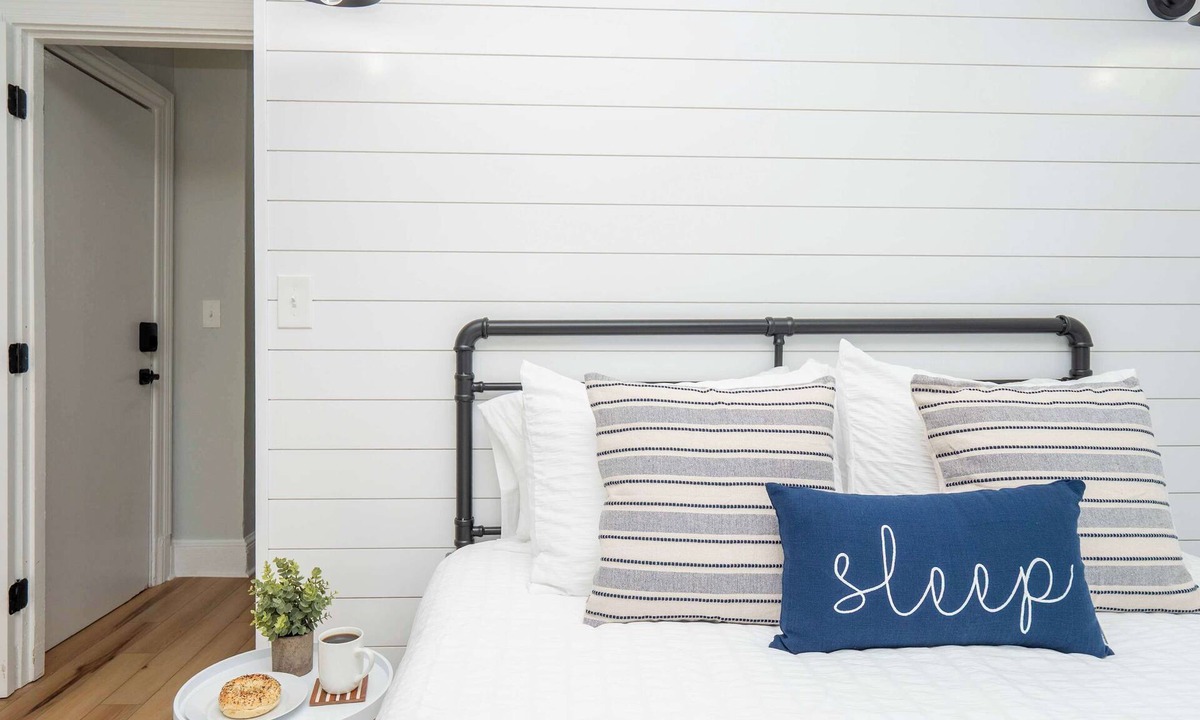 Federal Hill Apartment | Jennifer's Modern & Comfy Broadway Walkable Stay