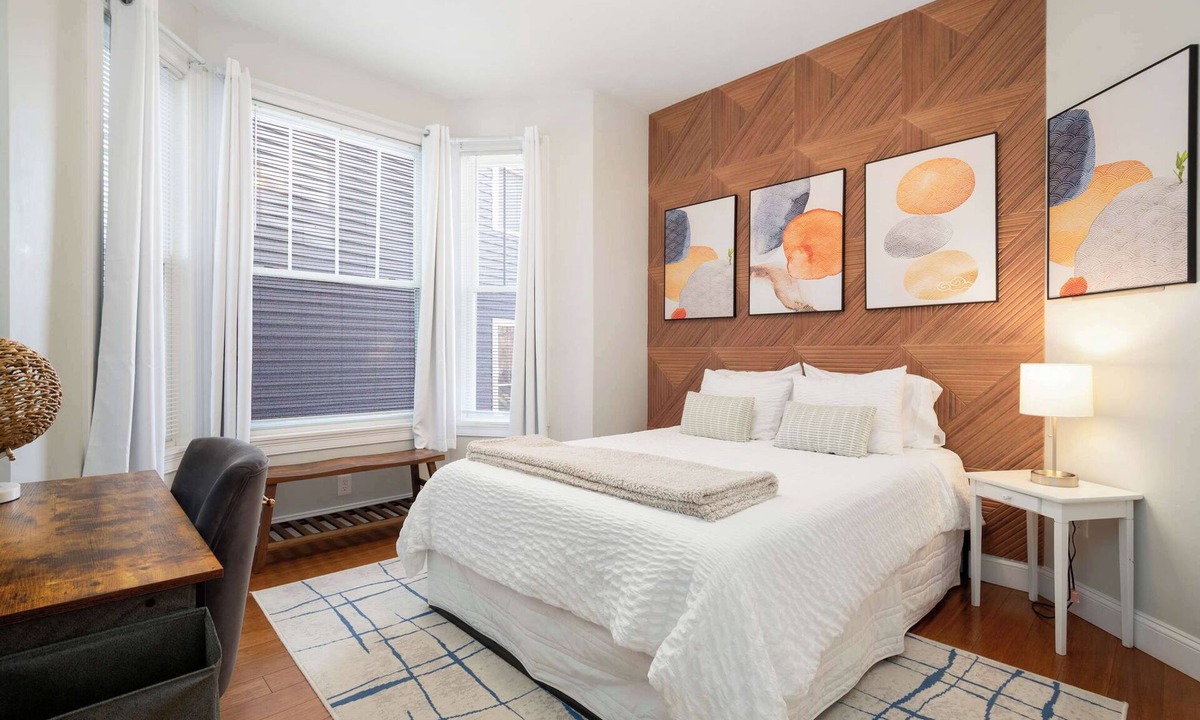 Federal Hill Apartment | Jennifer’s Chic 2nd Floor Apt Private Deck w/Views