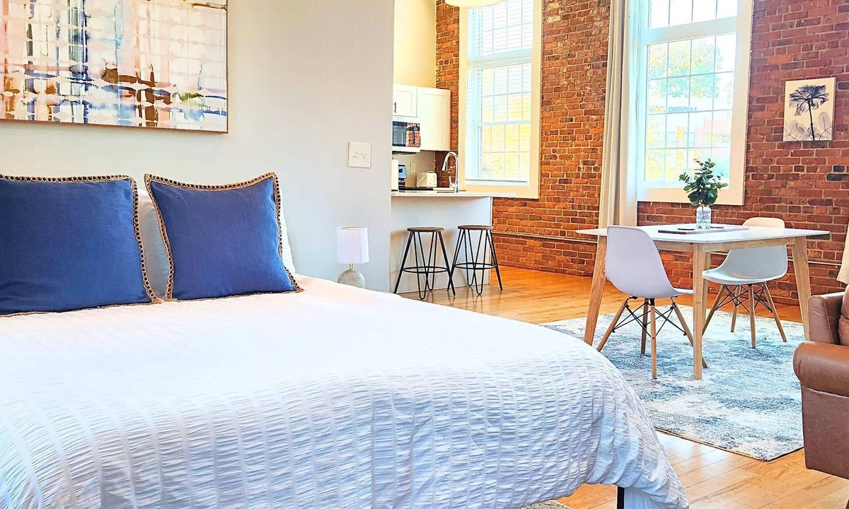 College Hill Apartment | Jennifer’s Riverfront Loft | State House Views