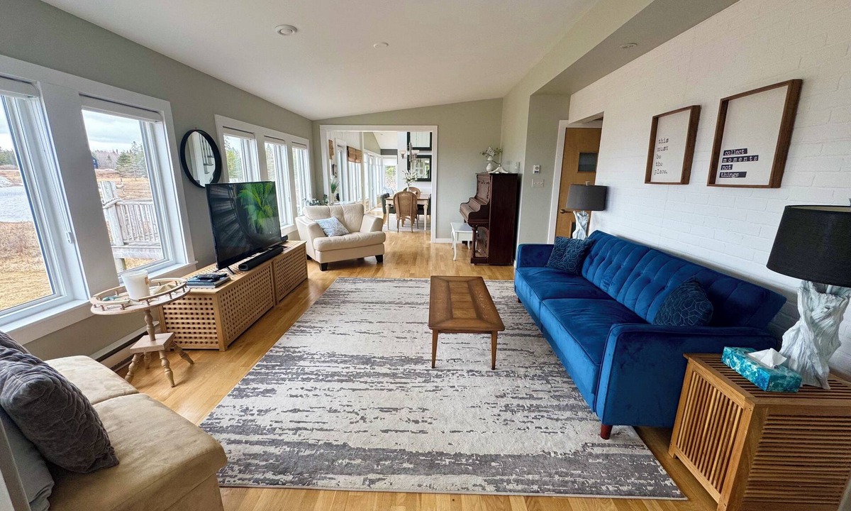 Western Head House | Jennys Retreat- Oceanfront -Hot Tub -Surf Side